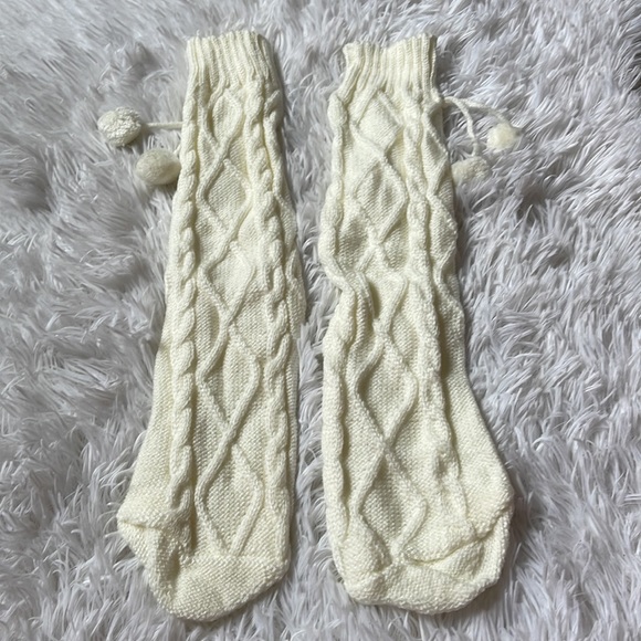 Cream - Cable knit socks with pom poms - Picture 6 of 7